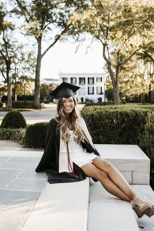 Graduation Picture Ideas In Cap And Gown