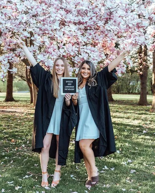 Cute Graduation Photo Ideas With Friends And Families