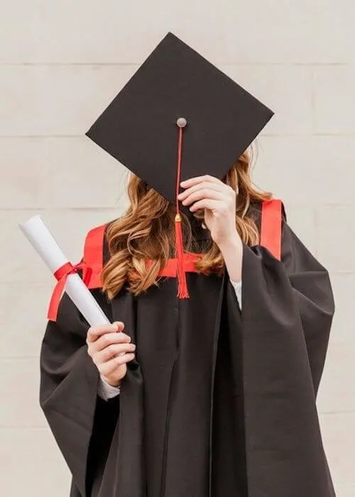 creative graduation photoshoot ideas for girls