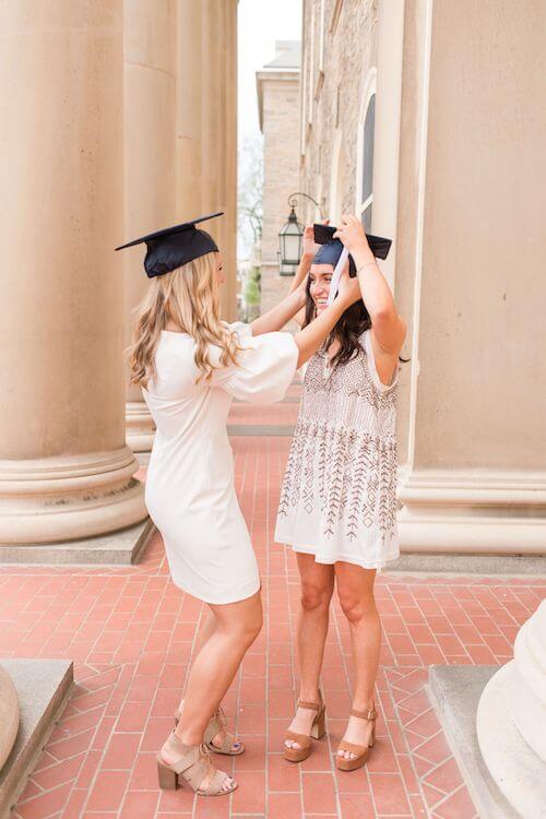 Cute Graduation Photo Ideas With Friends And Families