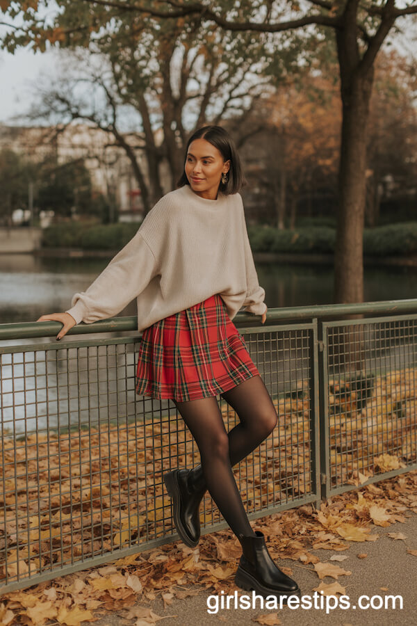 Oversized Sweater and Plaid Mini Skirt: Cozy Autumn Style