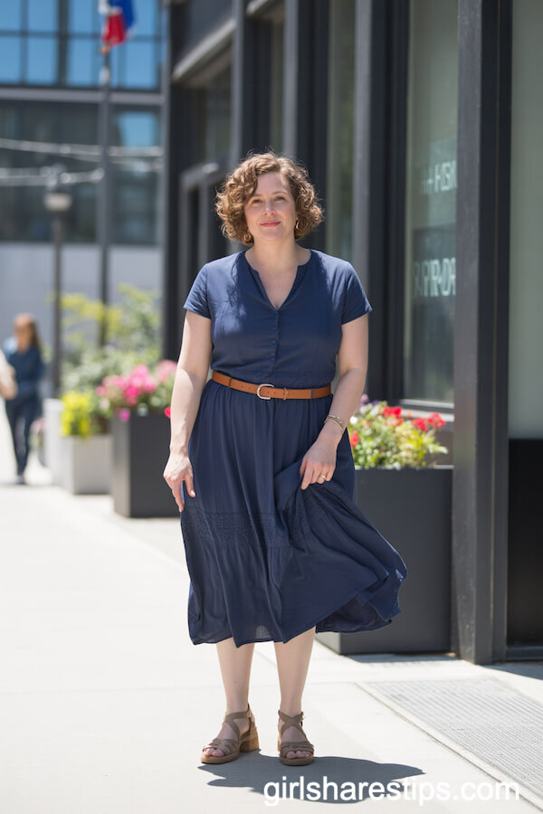 Navy Midi Dress with Tan Belt for an Elegant, Relaxed Statement