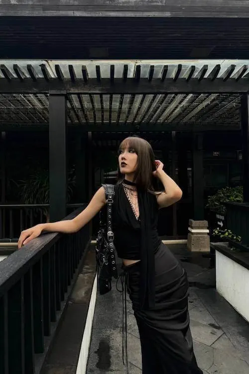 dark feminine outfits