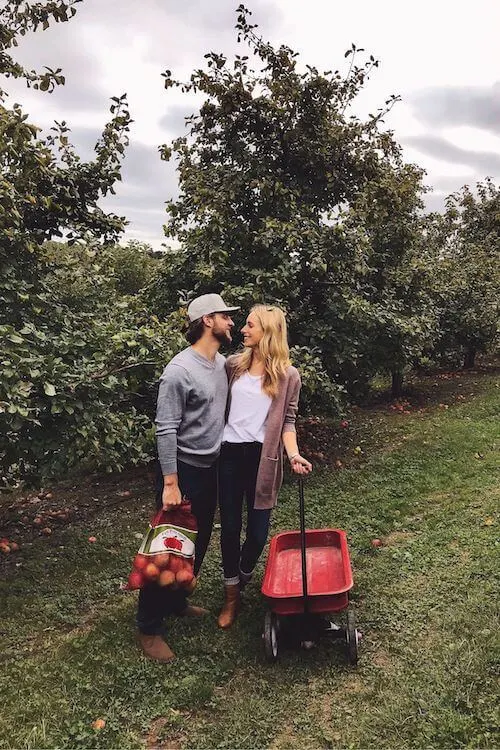 fall couple photoshoot ideas