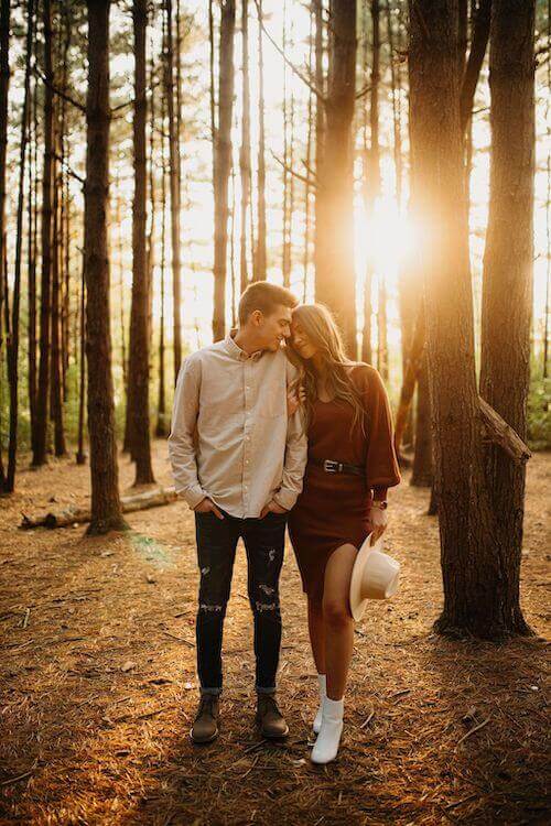 fall couple photoshoot ideas