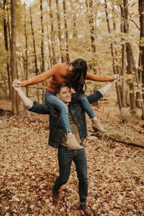 fall couple photoshoot ideas