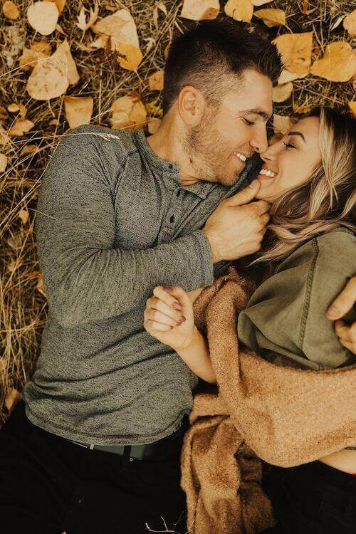 fall couple photoshoot ideas