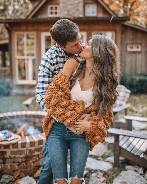 fall couple photoshoot ideas outfits