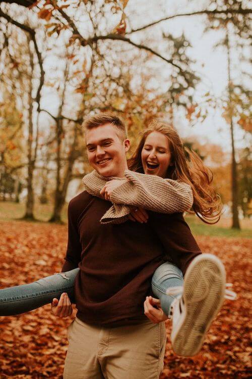 fall couple photoshoot ideas