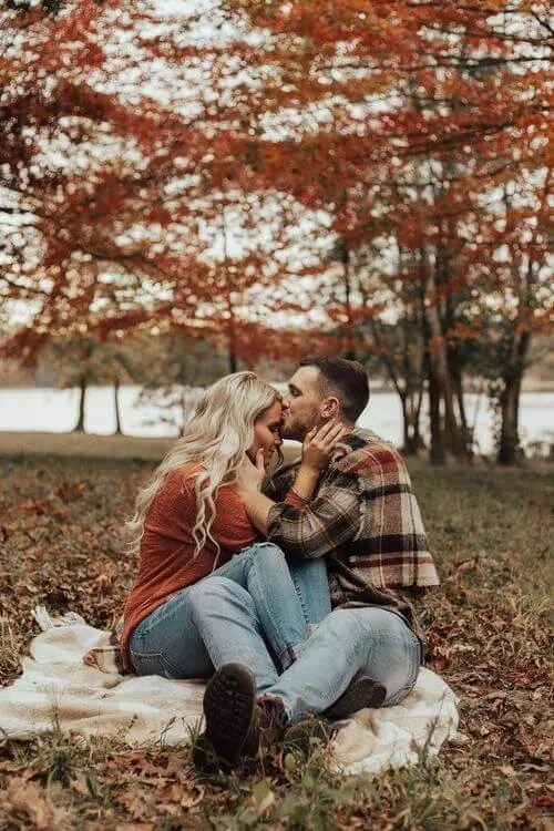 fall couple photoshoot ideas