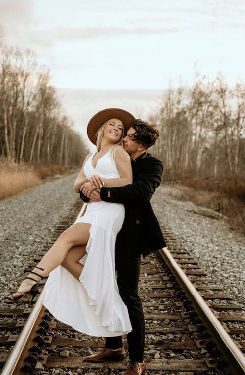 fall couple photoshoot ideas