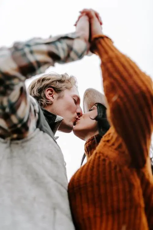 fall couple photoshoot ideas outfits