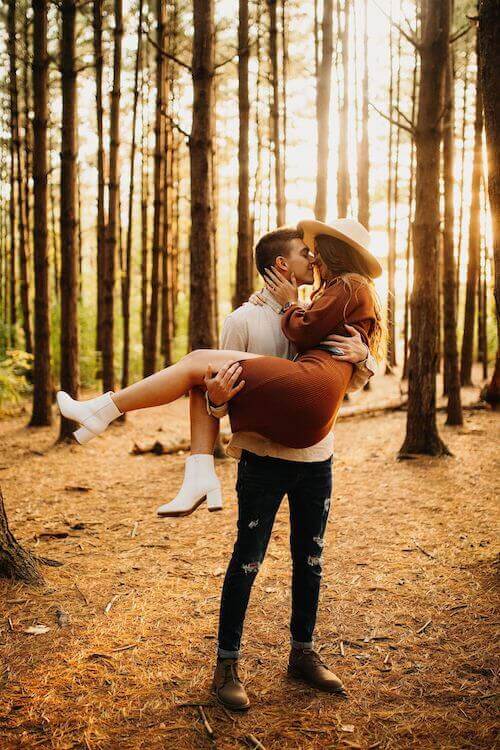 fall couple photoshoot ideas