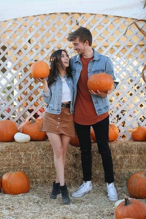 fall couple photoshoot ideas outfits
