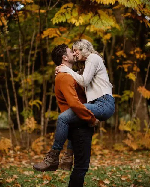 fall couple photoshoot ideas