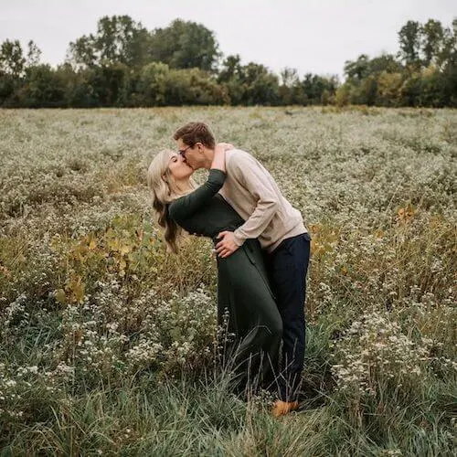 fall couple photoshoot ideas