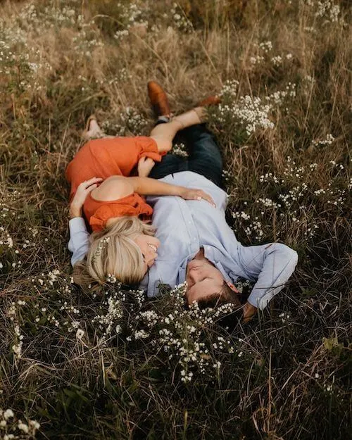 fall couple photoshoot ideas