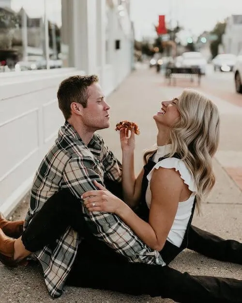 fall couple photoshoot ideas