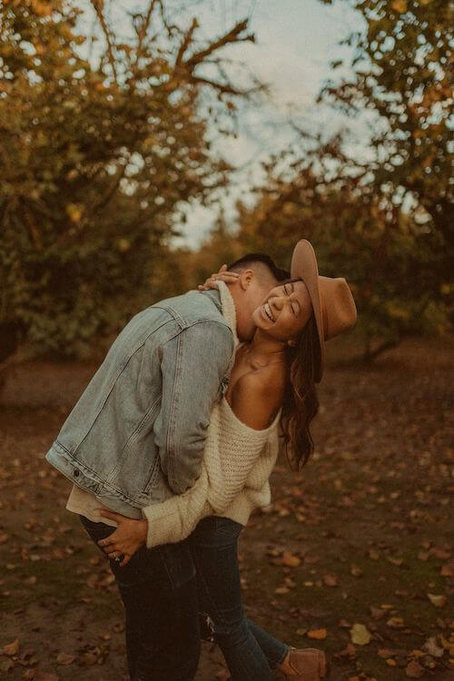 fall couple photoshoot ideas