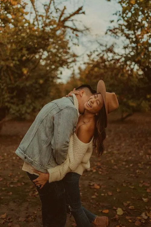 fall couple photoshoot ideas