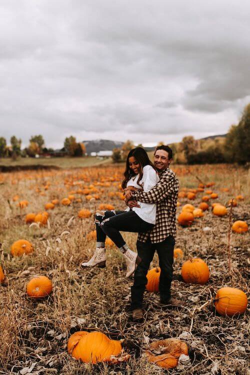 fall couple photoshoot ideas