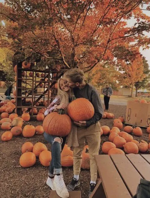 fall couple photoshoot ideas