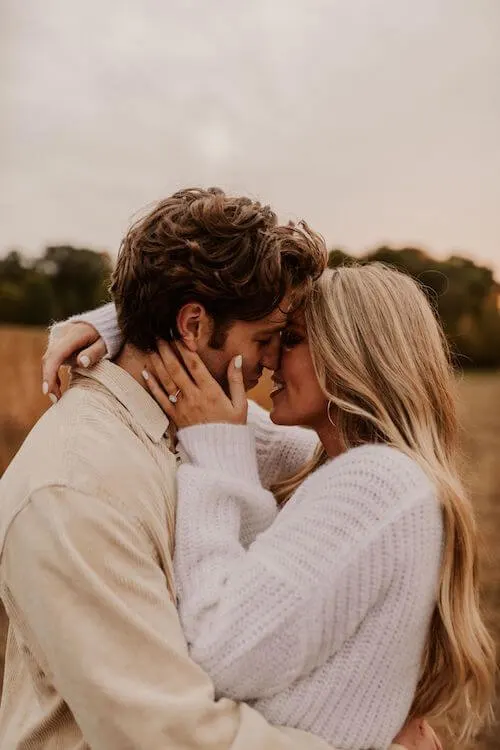 fall couple photoshoot ideas outfits