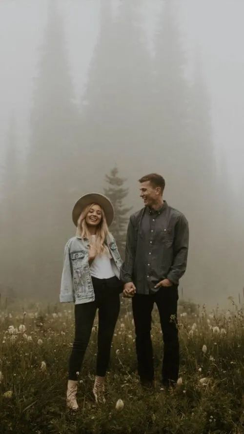 fall couple photoshoot ideas outfits