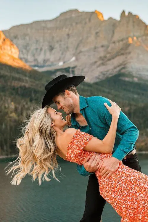 fall couple photoshoot ideas outfits