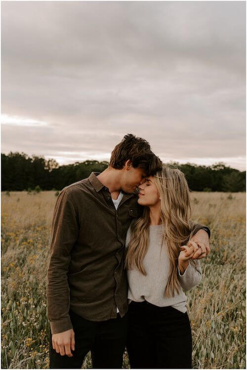 fall couple photoshoot ideas outfits