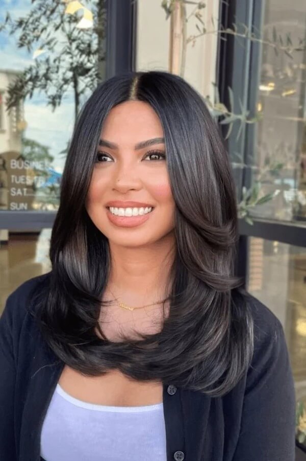 Voluminous Face-Framing Layers