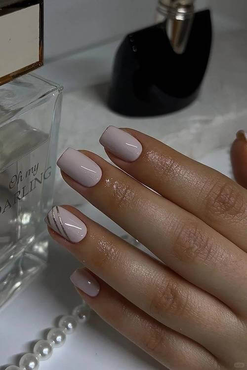 fall minimalist nails