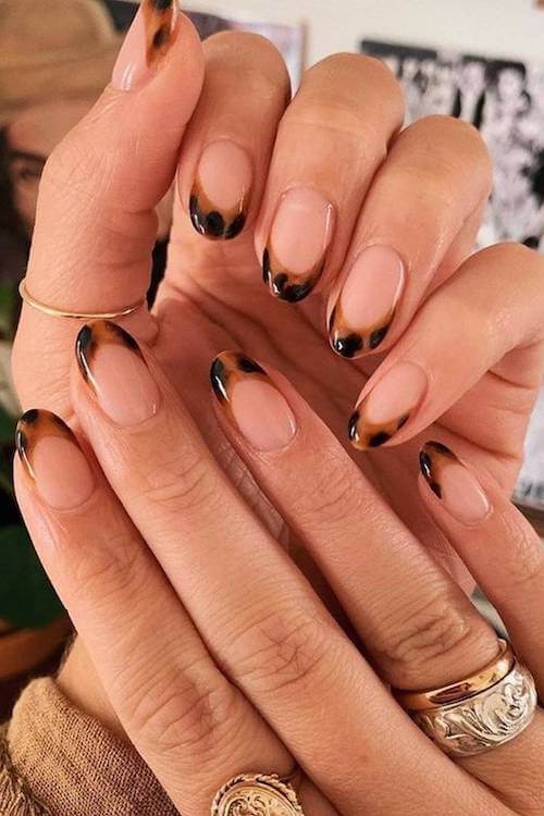 fall minimalist nails