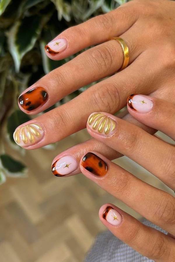 Tortoise Shell and Gold Accent Fall Nails