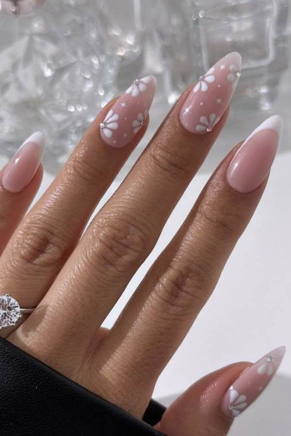 French Tip Nails with White Daisies