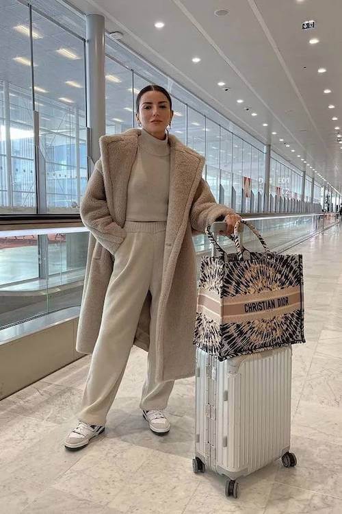 fall winter airport outfit