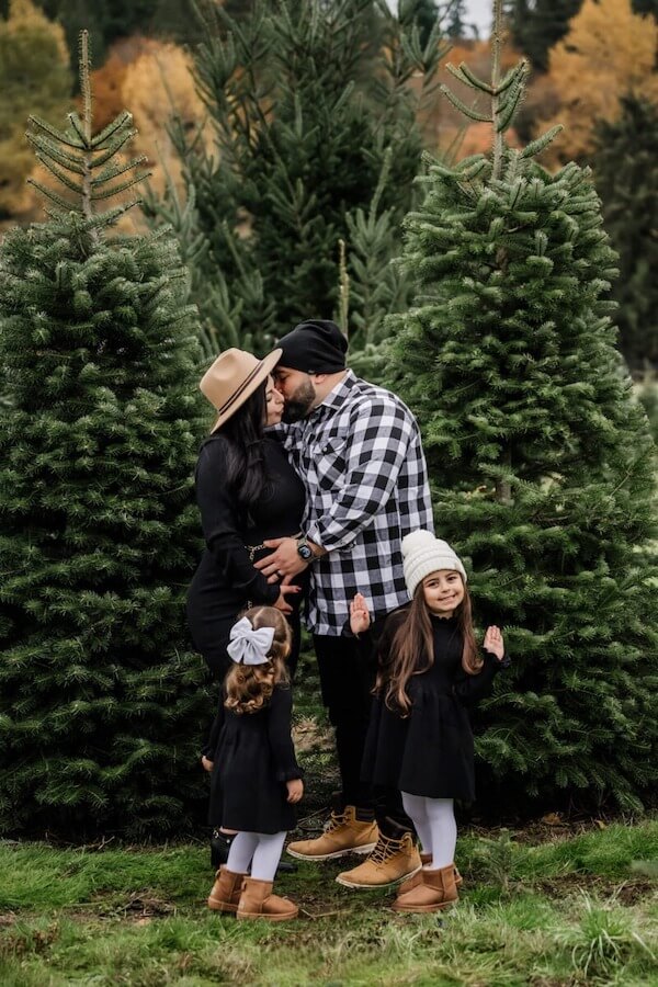 Christmas Tree Farm Family Photo Session