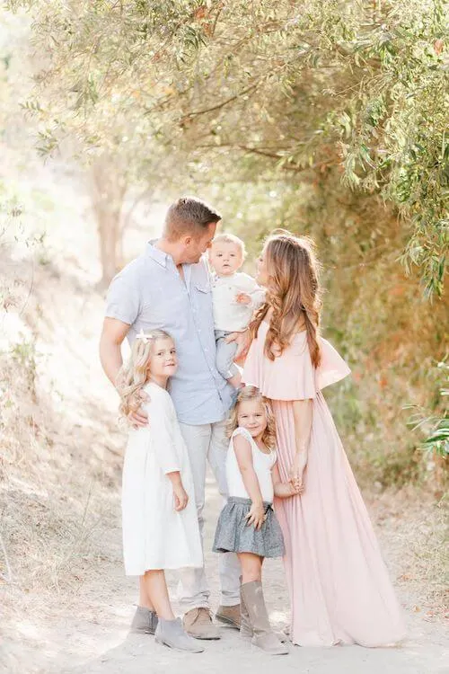 family photoshoot outfits summer