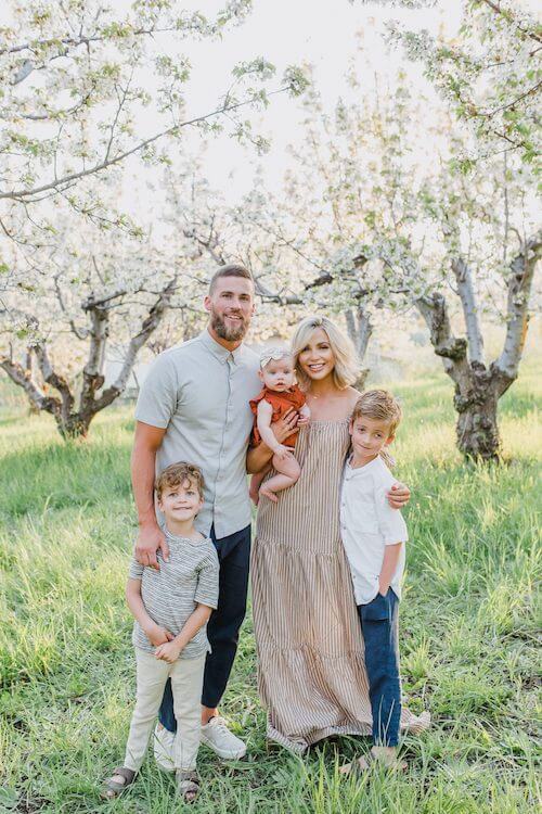 family photoshoot outfits summer