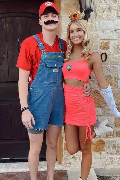 Halloween costumes couples