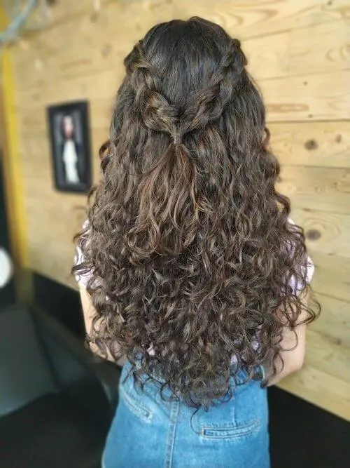 Natural Curls Hairstyle For Graduation