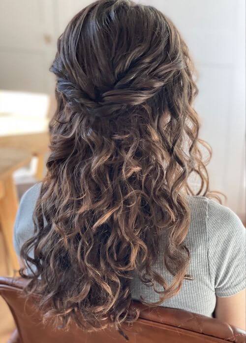 Natural Curls Hairstyle For Graduation