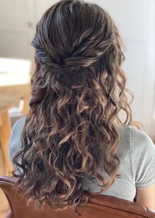 Natural Curls Hairstyle For Graduation