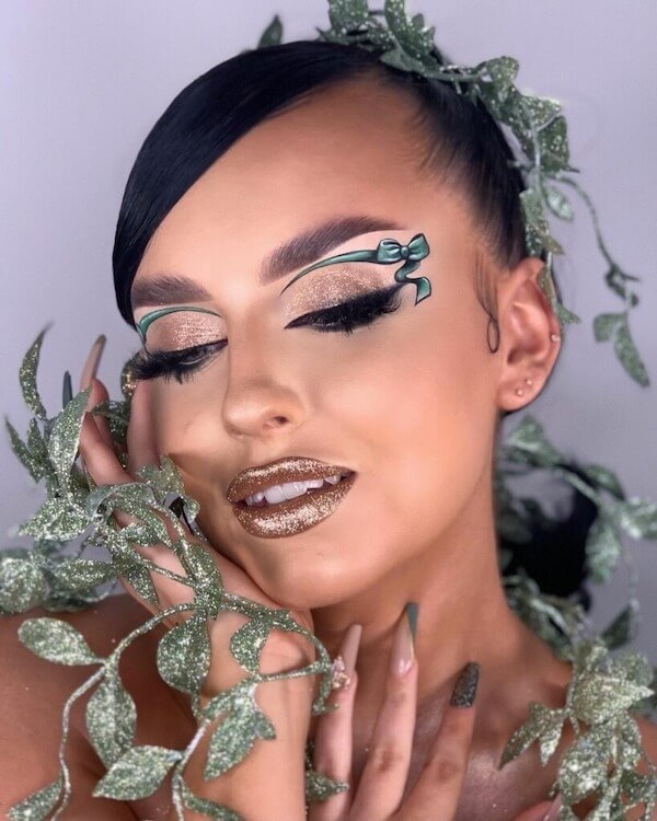 Shimmery Green Bow Cut Crease Look