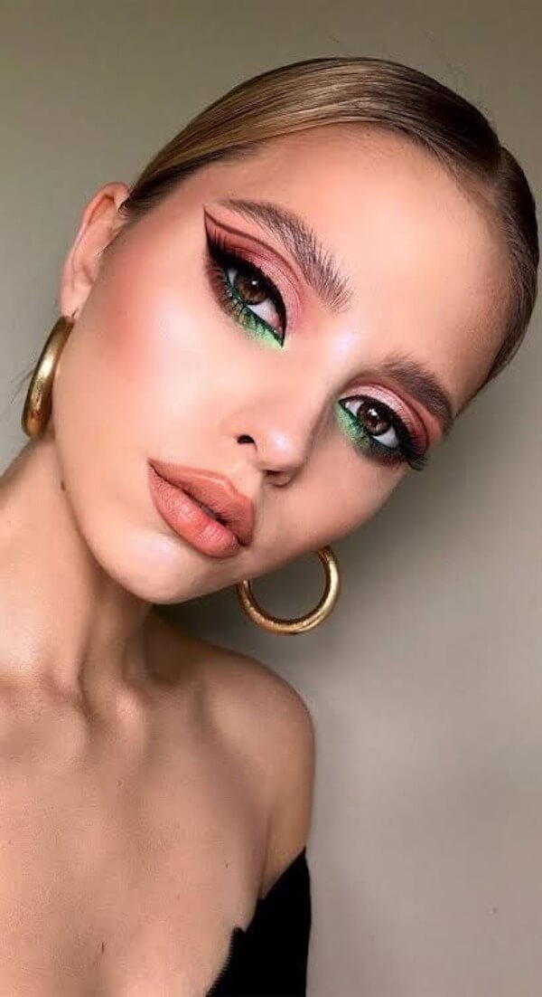 Classic Green And Red Christmas Eye Makeup