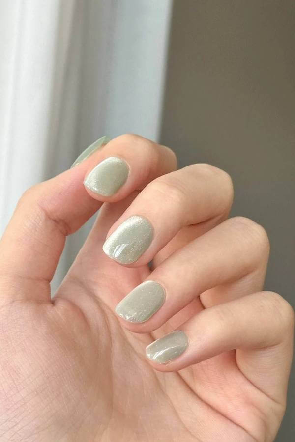Soft Matte Sage Green Cat Eye Nails
