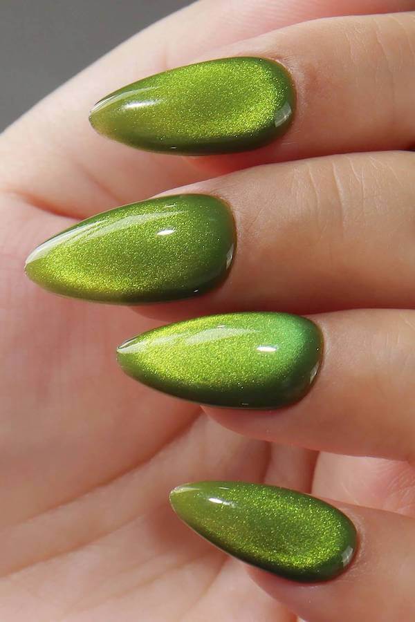 Shiny Lime Green Cat Eye Nails