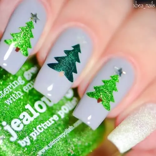 green Christmas nail ideas