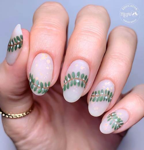 green Christmas nail ideas