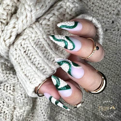 green Christmas nail ideas